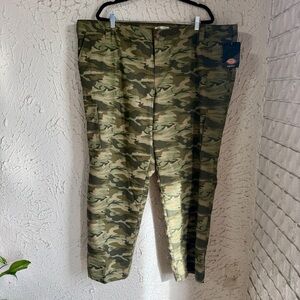 Dickies Green Camouflage Pants 24W